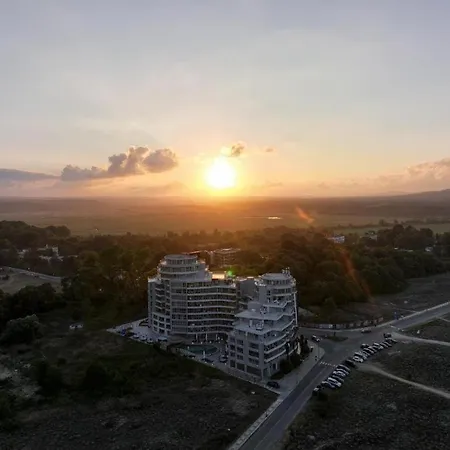 Allure - Lighthouse B35